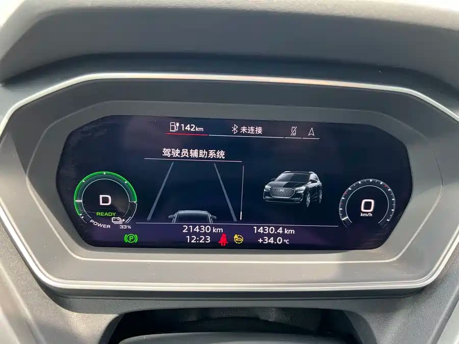 Audi Q4 - фото 9