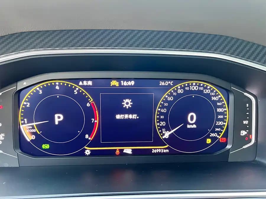 Volkswagen Tiguan - фото 14