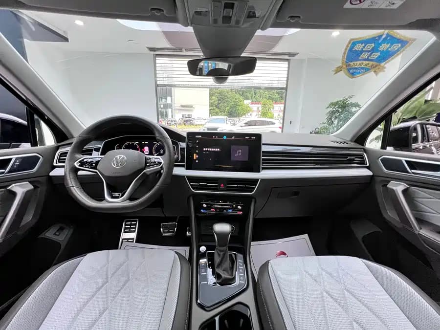 Volkswagen Tiguan - фото 20