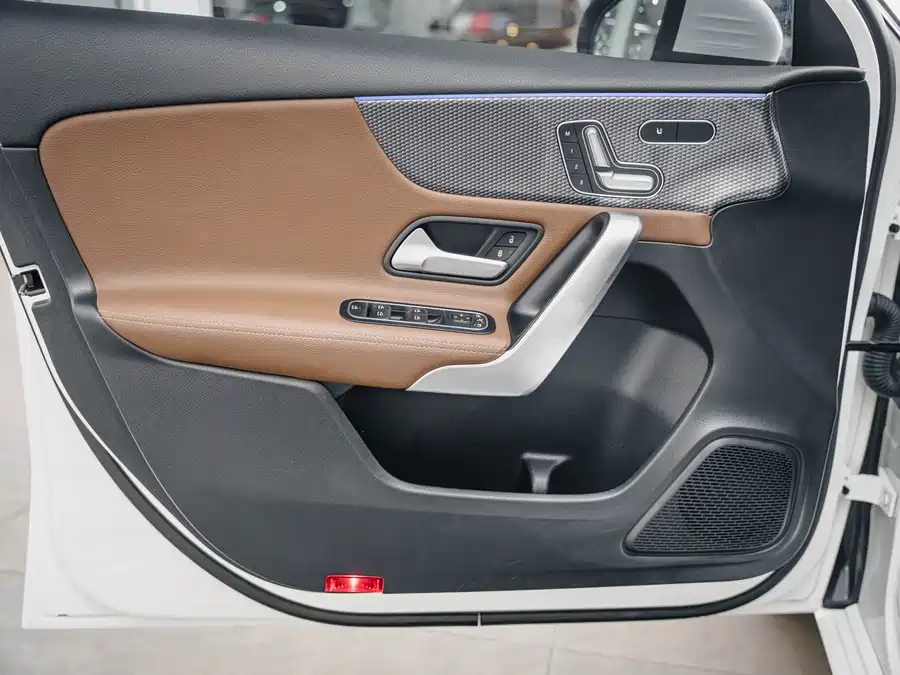 Mercedes A-Class - фото 14